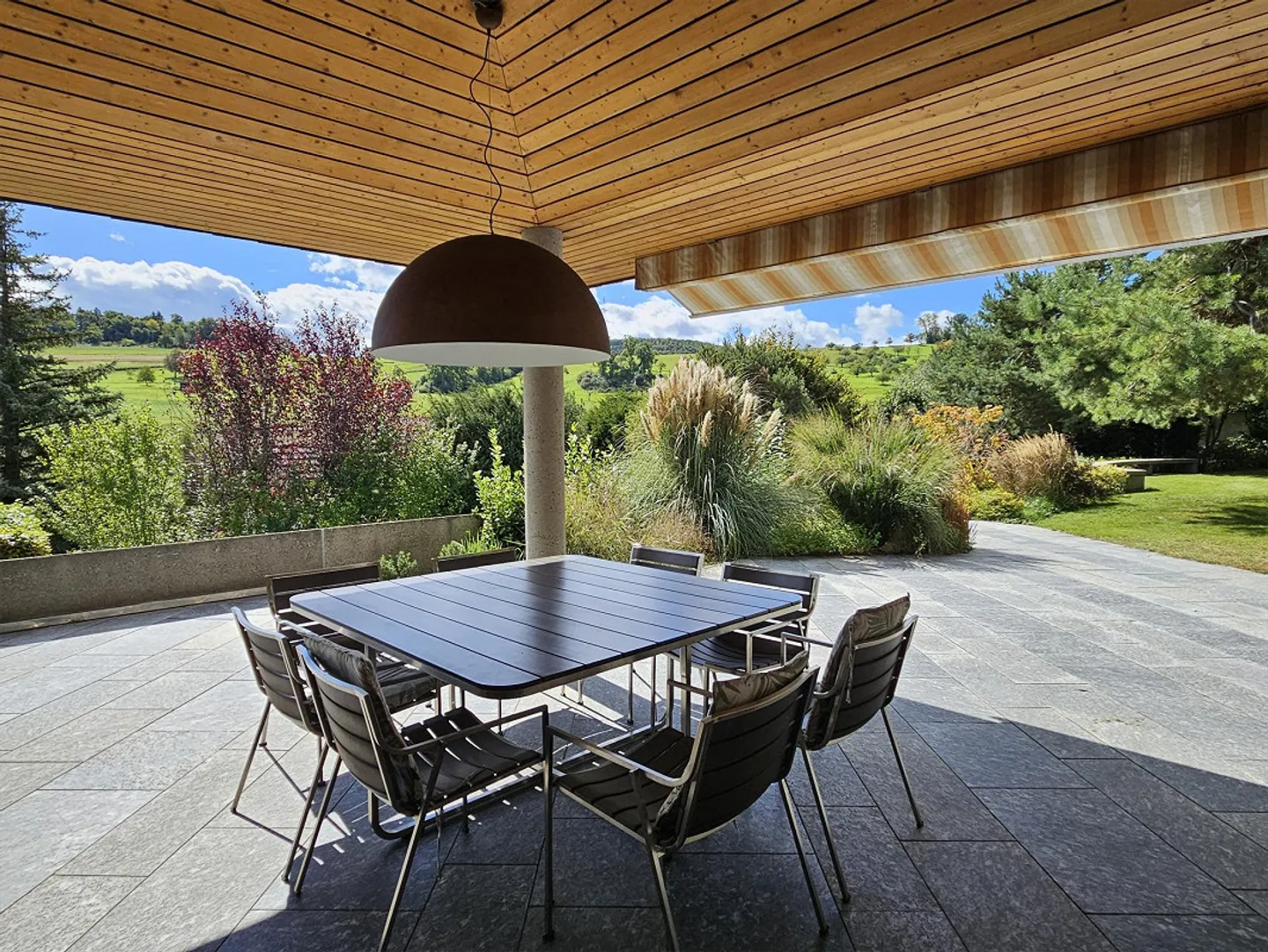 Un pezzo di paradiso sulla terra - Casa unifamiliare con giardino da sogno - Foto 1 di 16