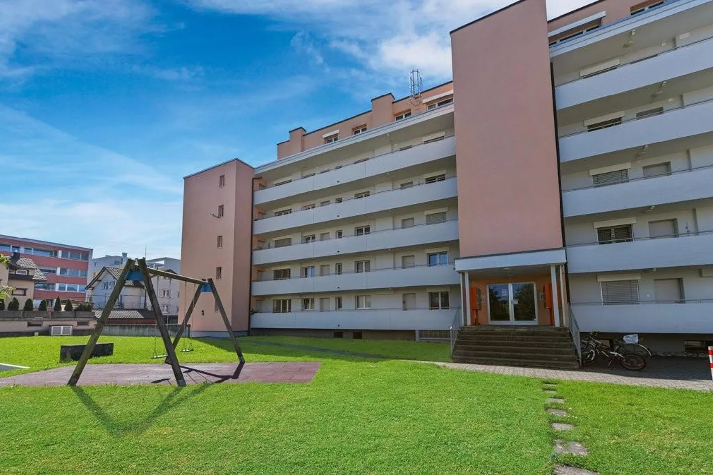 Appartamento contemporaneo con 1 camera vicino al centro di Niederuzwil - Foto 1 di 5