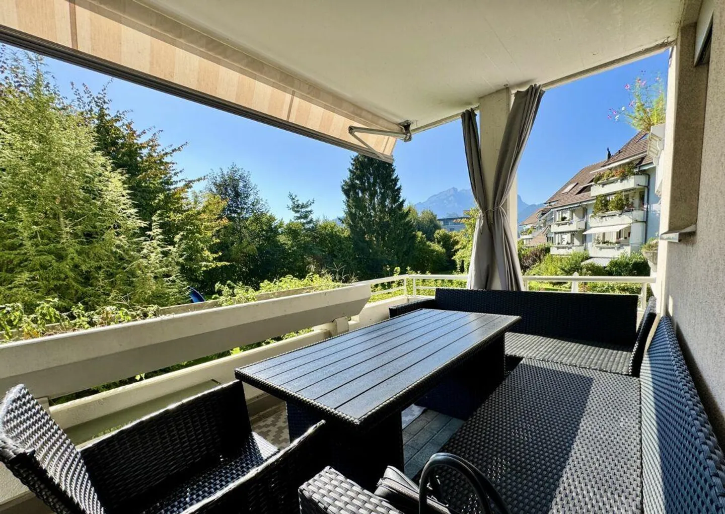 Appartement ensoleillé avec vue sur le Pilatus et le Stansherhorn ! - Photo 1 sur 9