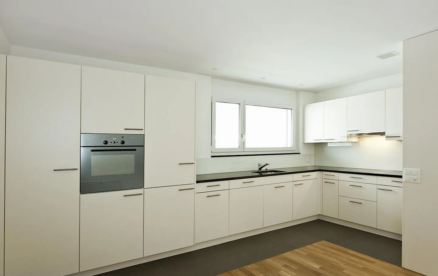 Genau richtig! Helle 2.5-Zi.-Wohnung mit grossem Balkon - Foto 3 von 12