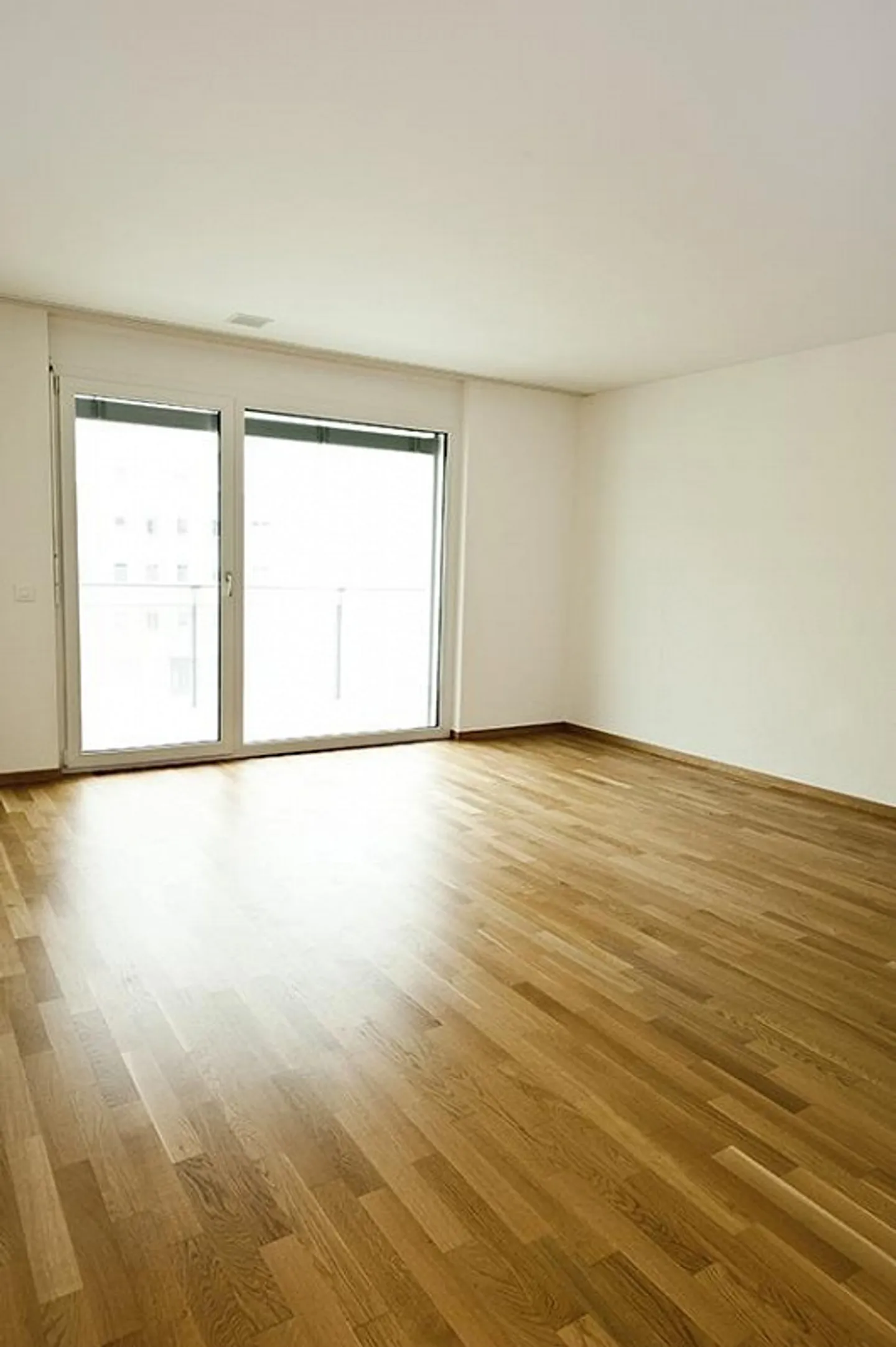 Genau richtig! Helle 2.5-Zi.-Wohnung mit grossem Balkon - Foto 1 von 12