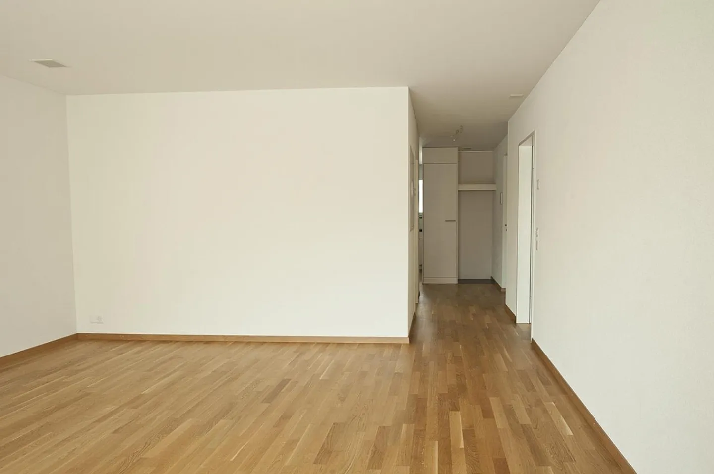 Genau richtig! Helle 2.5-Zi.-Wohnung mit grossem Balkon - Foto 5 von 12