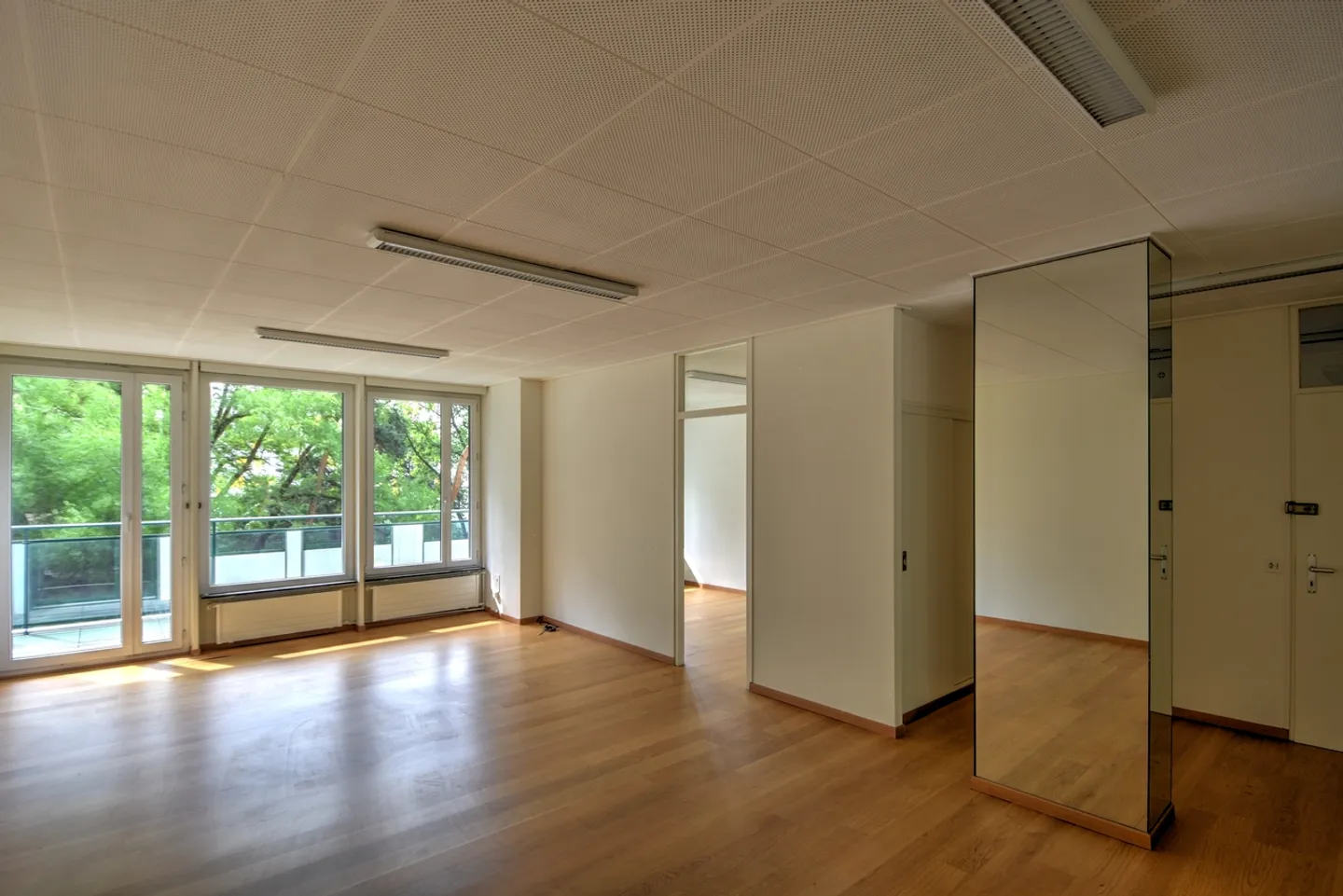 430 m² de bureaux à proximité des Nations - 2e étage - Photo 3 sur 6