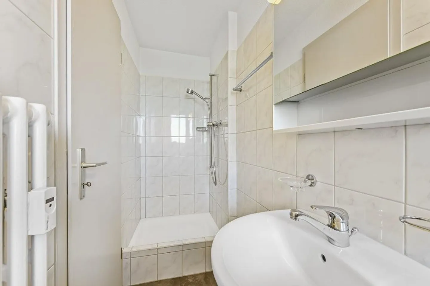 Appartamento contemporaneo con 1 camera vicino al centro di Niederuzwil - Foto 3 di 5