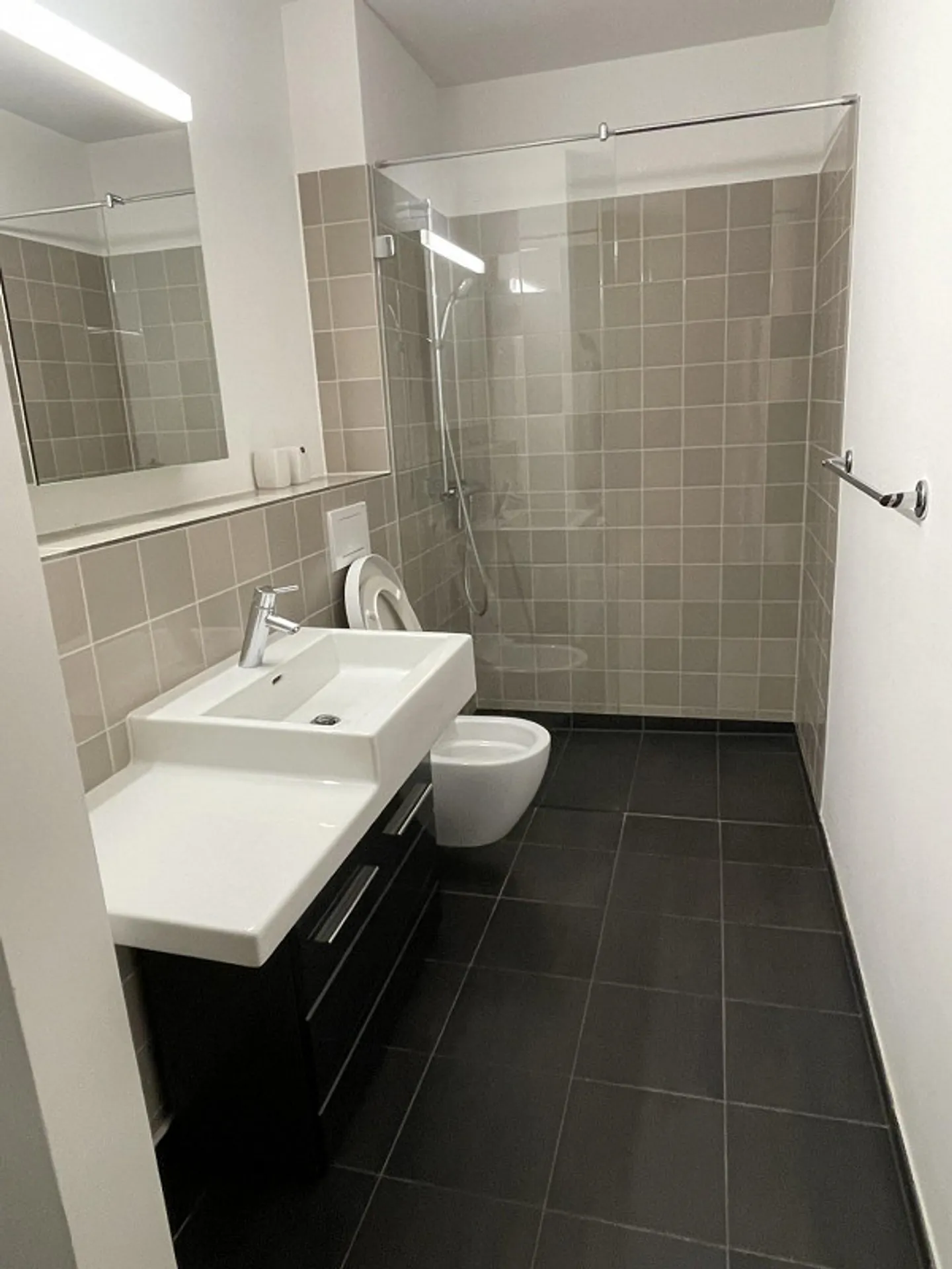 Appartamento moderno, quasi nuovo di 3,5 locali in vendita a Embrach - Foto 4 di 9