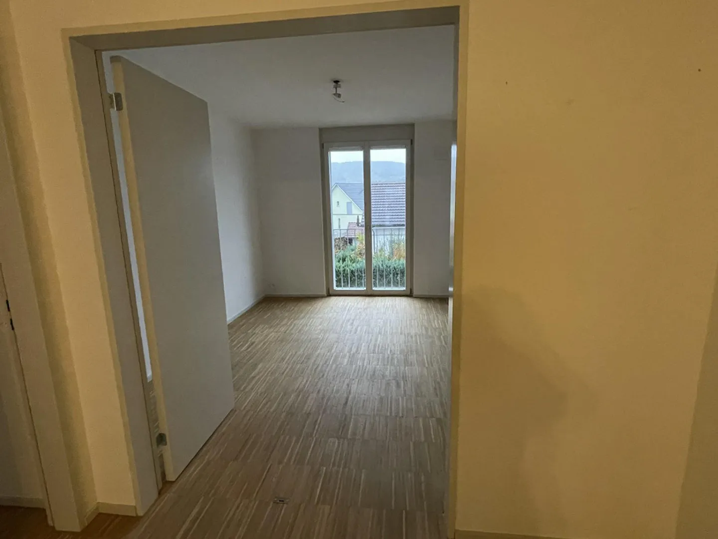 Appartamento moderno, quasi nuovo di 3,5 locali in vendita a Embrach - Foto 3 di 9