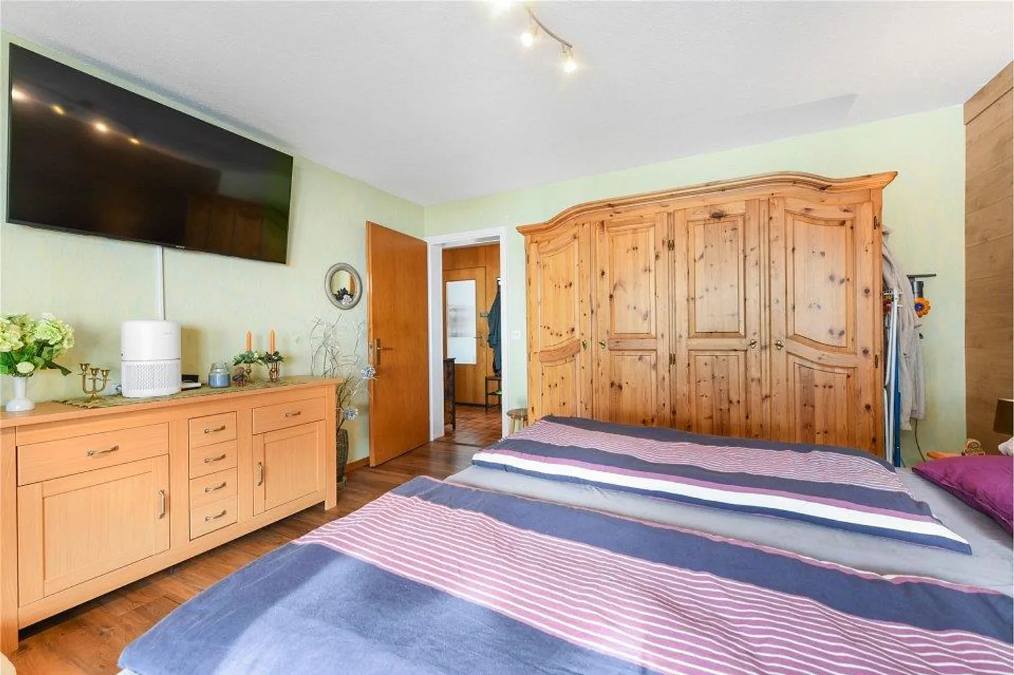 House with 6 rooms - Photo 8 of 13