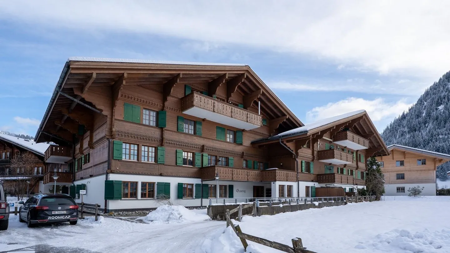 Appartamento di 3½ stanze in proprietà nel centro storico del villaggio di Saanen - Foto 3 di 13
