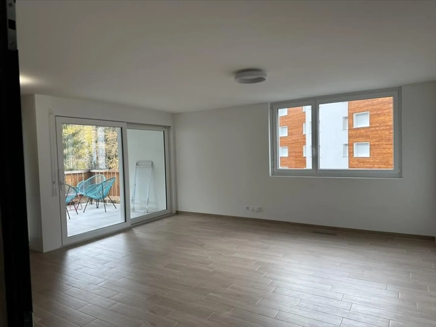 Large 45m2 studio for rent year-round - Photo 1 of 4