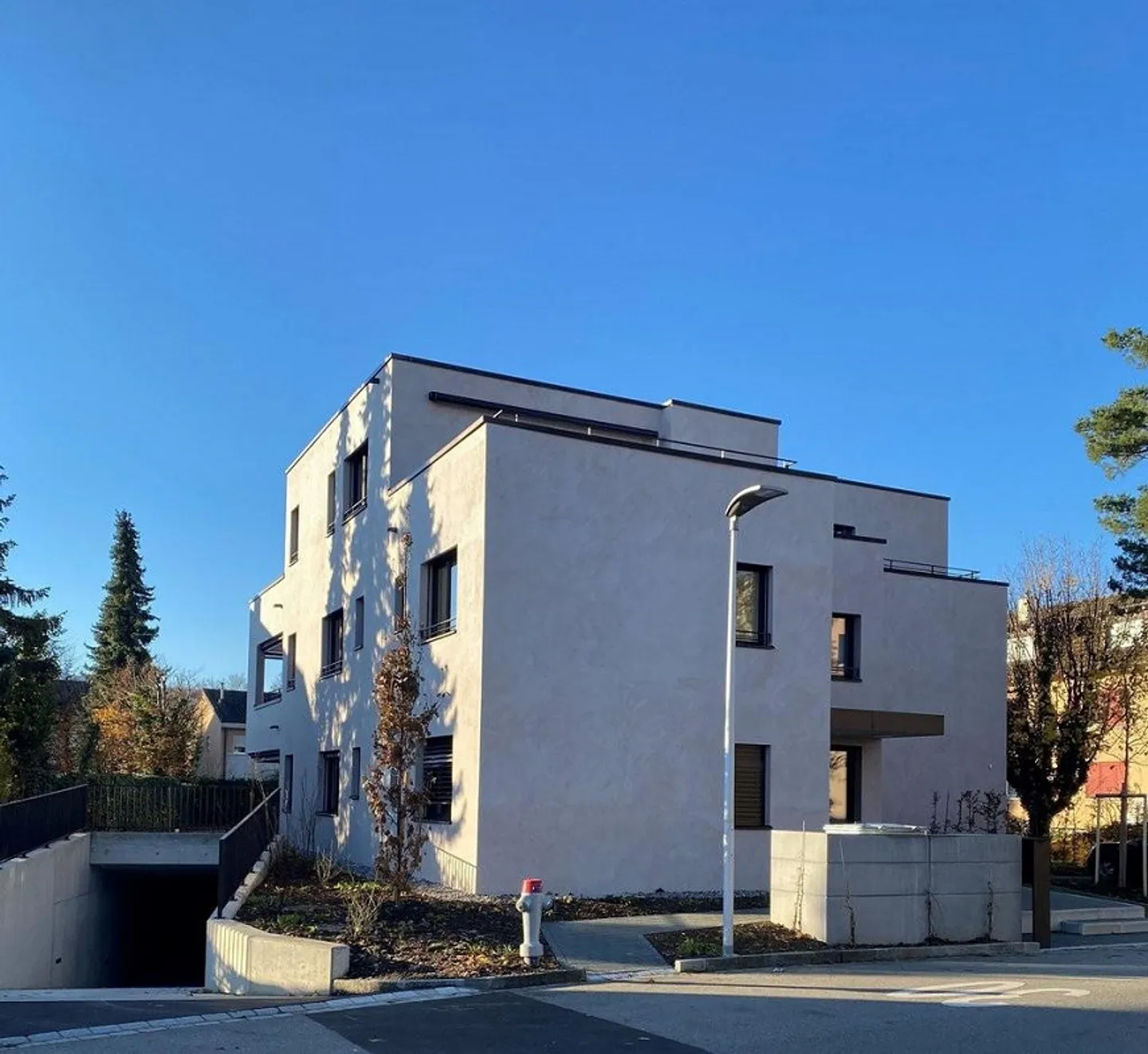 Posto auto in una proprietà ben tenuta - Foto 1 di 1