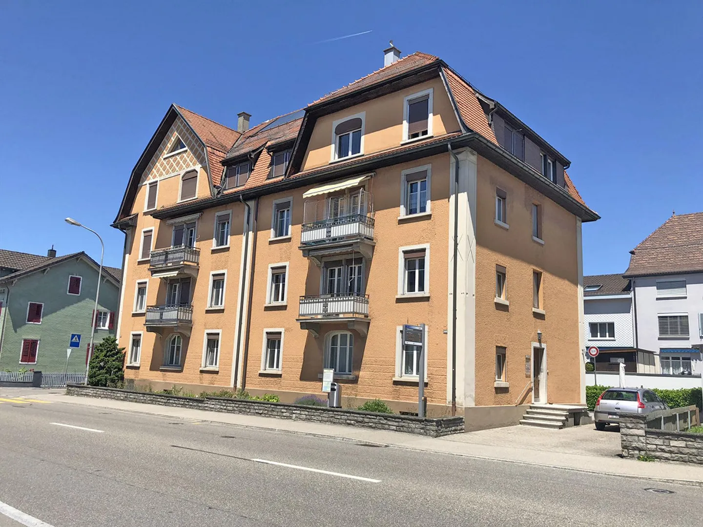 Charming 4.5 Room Apartment in the City Center - Also Suitable as Office or Practice - Photo 1 of 9