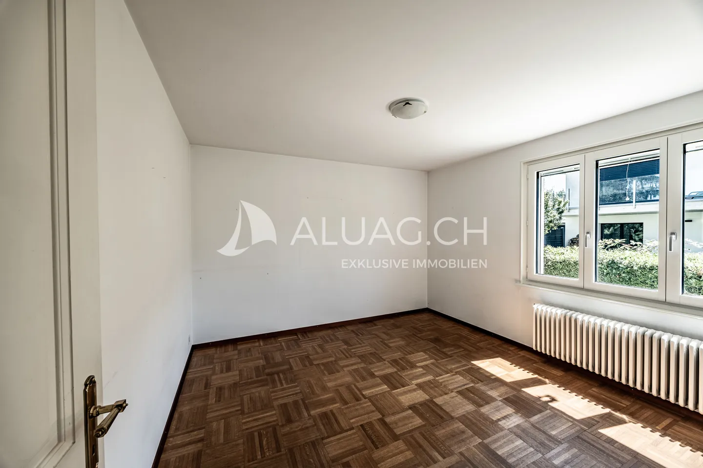 SPAZIOSO, VIVERE ESCLUSIVO CON VISTA SUL LAGO - Foto 10 di 17