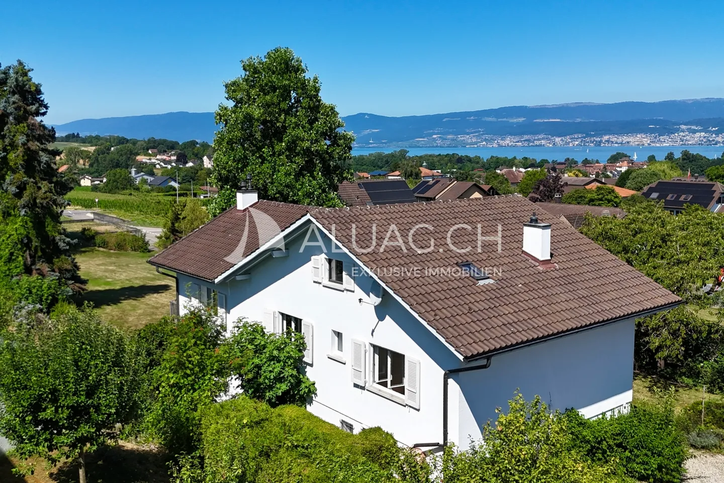 SPAZIOSO, VIVERE ESCLUSIVO CON VISTA SUL LAGO - Foto 17 di 17
