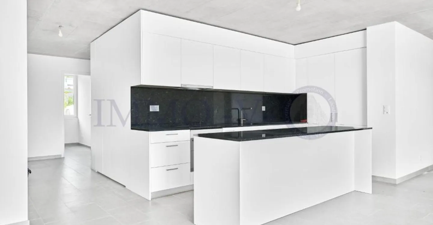NEW AND CONTEMPORARY HIGH-END APARTMENT WITH BALCONY-TERRACE - Photo 3 of 9
