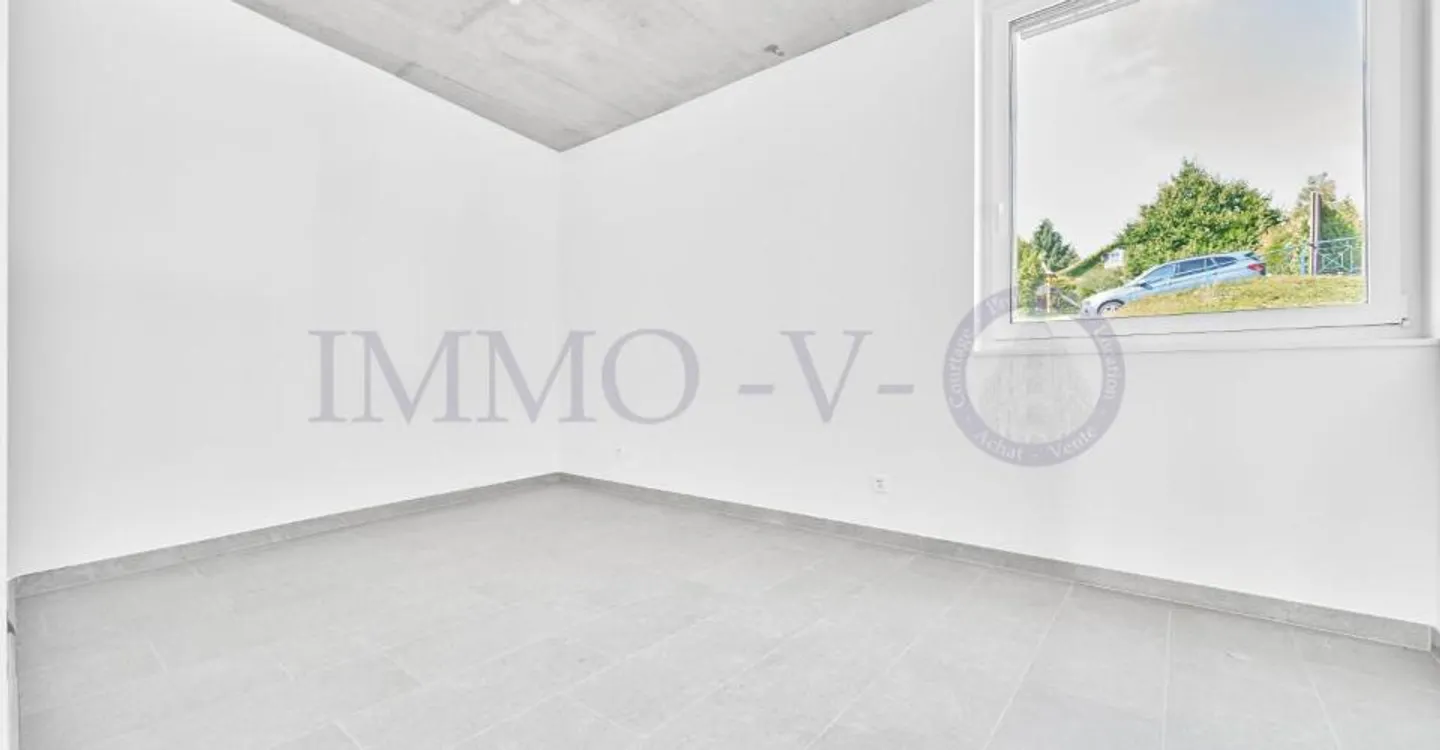NEW AND CONTEMPORARY HIGH-END APARTMENT WITH BALCONY-TERRACE - Photo 5 of 9