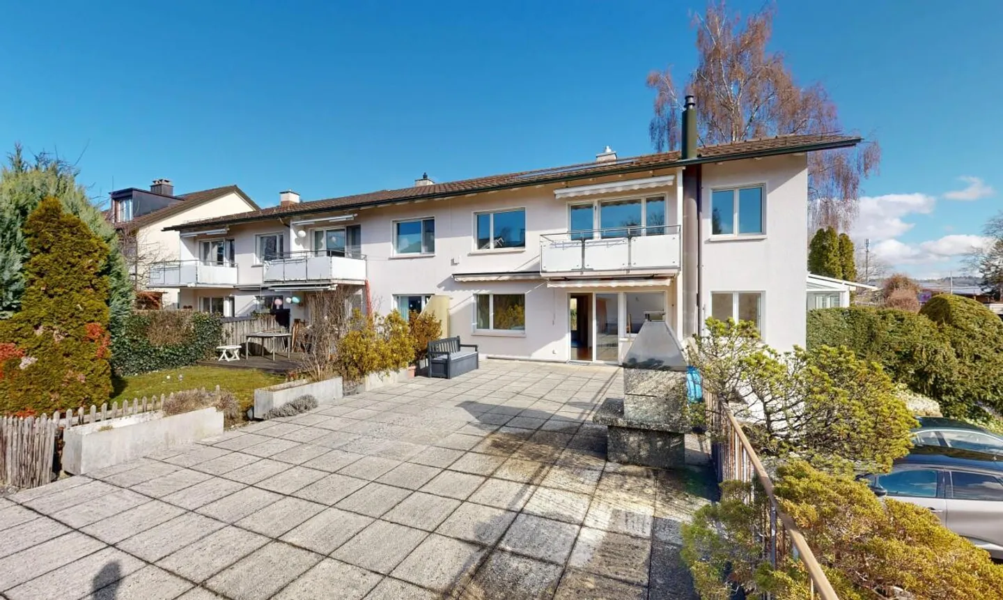 Sunny Living Happiness: 5-Room Corner Terraced House in the City of Winterthur - Photo 1 of 11