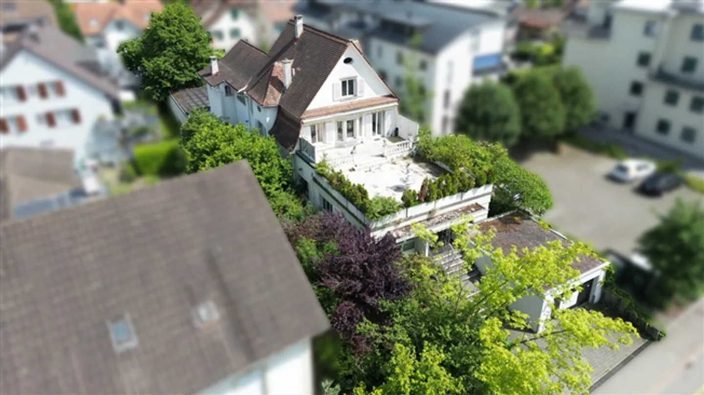 «Herrenhaus mit Arztpraxis und Schwimmhalle an bevorzugter Lage» - Foto 1 von 20