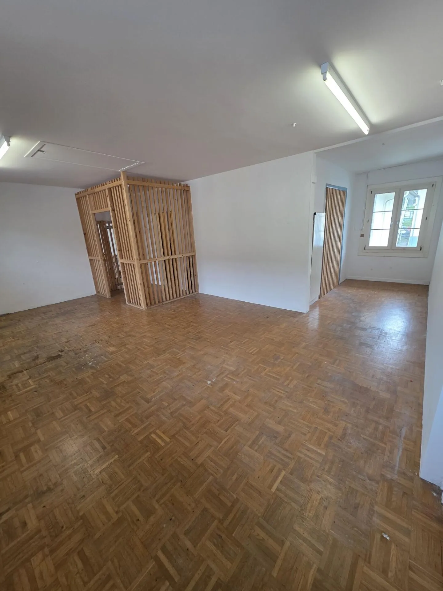 Grid Storage 33m2 - Photo 1 of 4