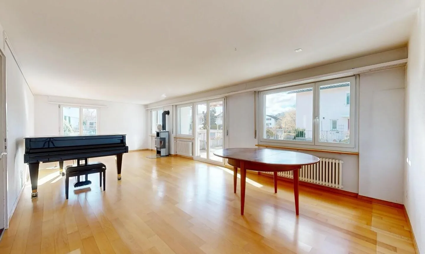 Sunny Living Happiness: 5-Room Corner Terraced House in the City of Winterthur - Photo 2 of 11