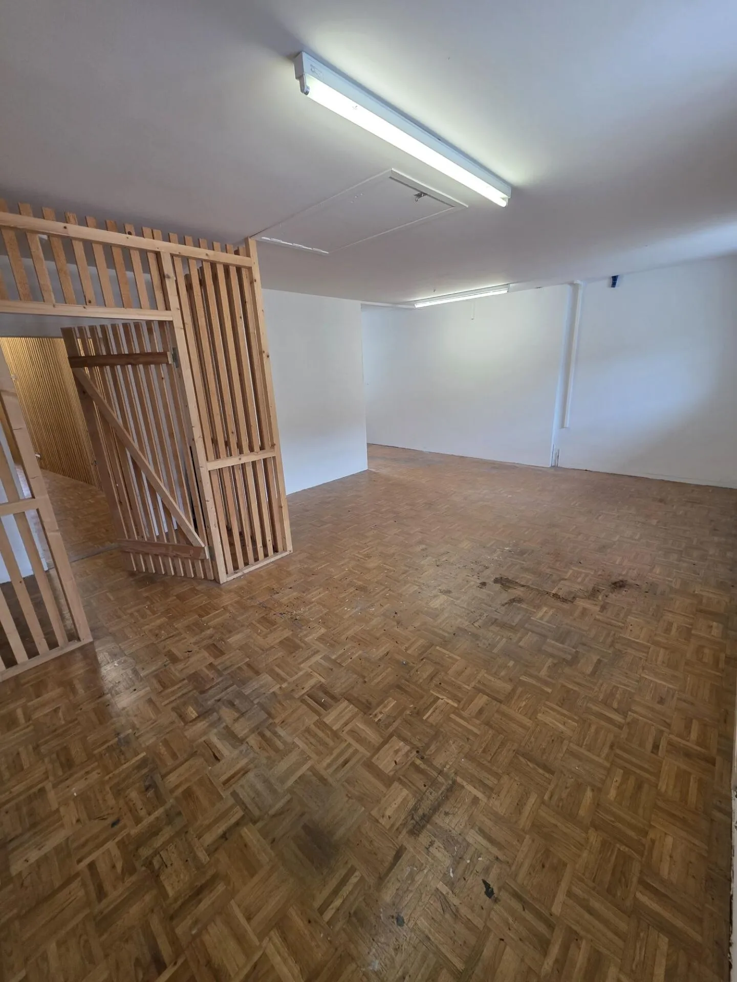 Grid Storage 33m2 - Photo 2 of 4