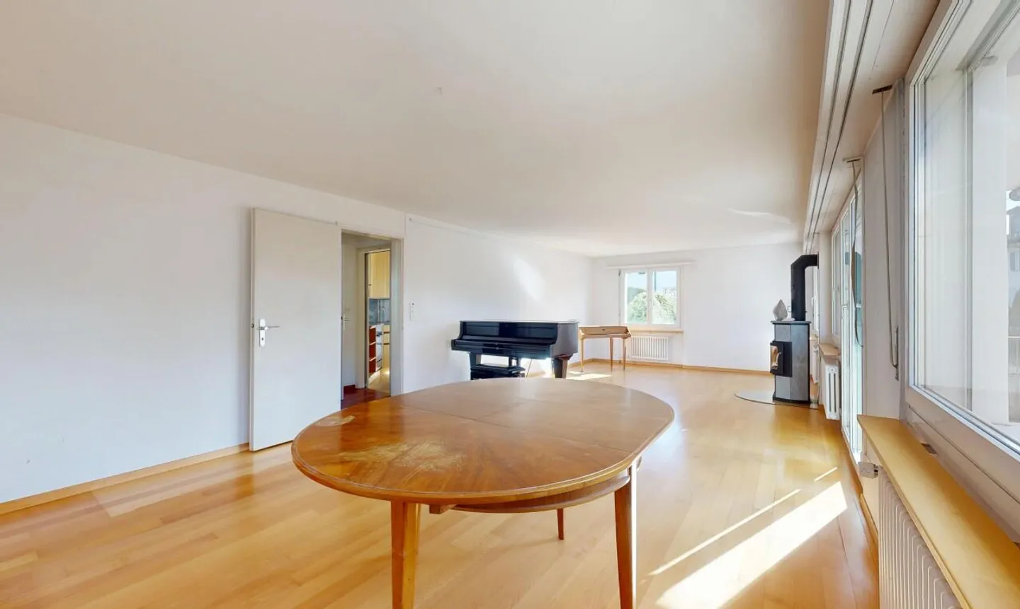 Sunny Living Happiness: 5-Room Corner Terraced House in the City of Winterthur - Photo 3 of 11