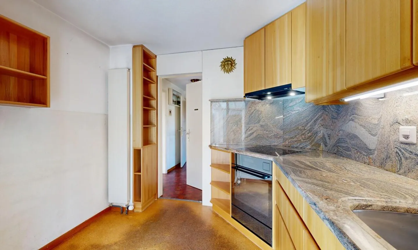 Sunny Living Happiness: 5-Room Corner Terraced House in the City of Winterthur - Photo 4 of 11