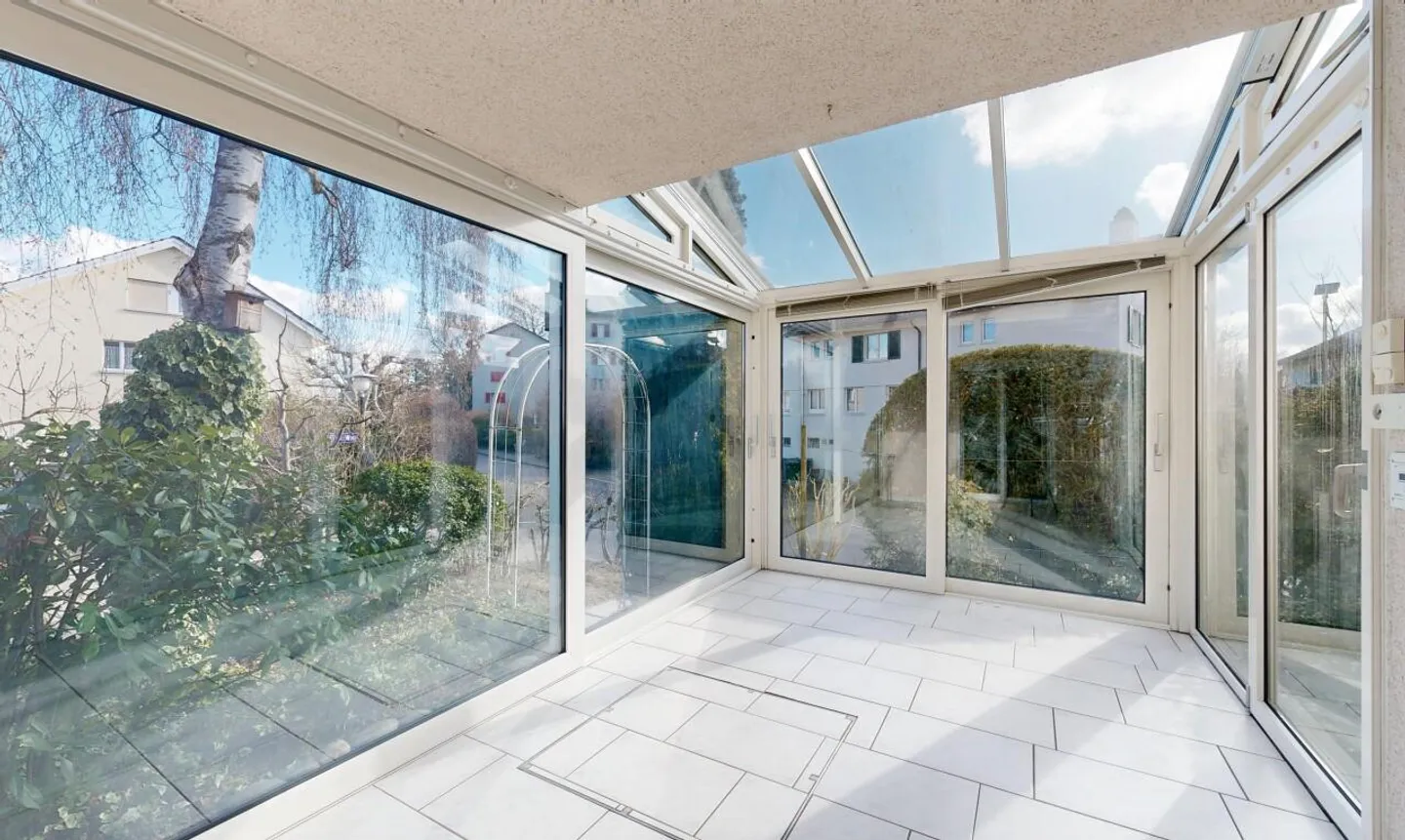 Sunny Living Happiness: 5-Room Corner Terraced House in the City of Winterthur - Photo 5 of 11