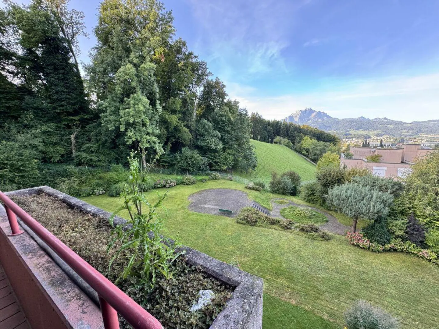 Appartement ensoleillé avec vue panoramique dans le meilleur emplacement au cœur de la Suisse - Photo 1 sur 11