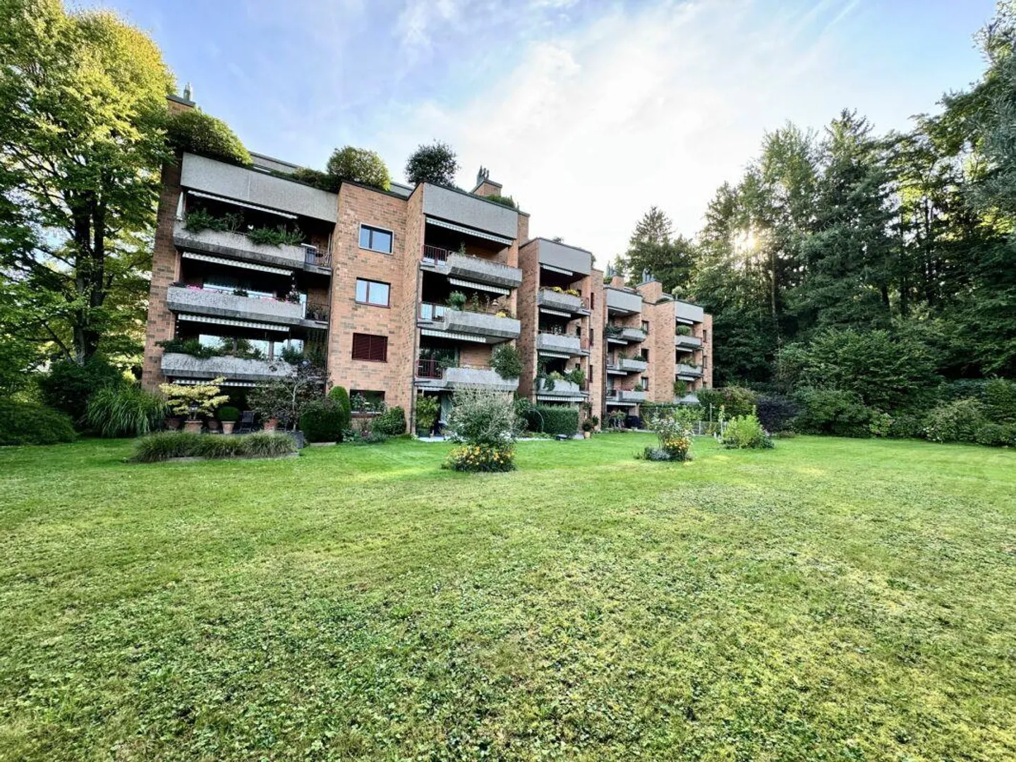 Appartement ensoleillé avec vue panoramique dans le meilleur emplacement au cœur de la Suisse - Photo 4 sur 11