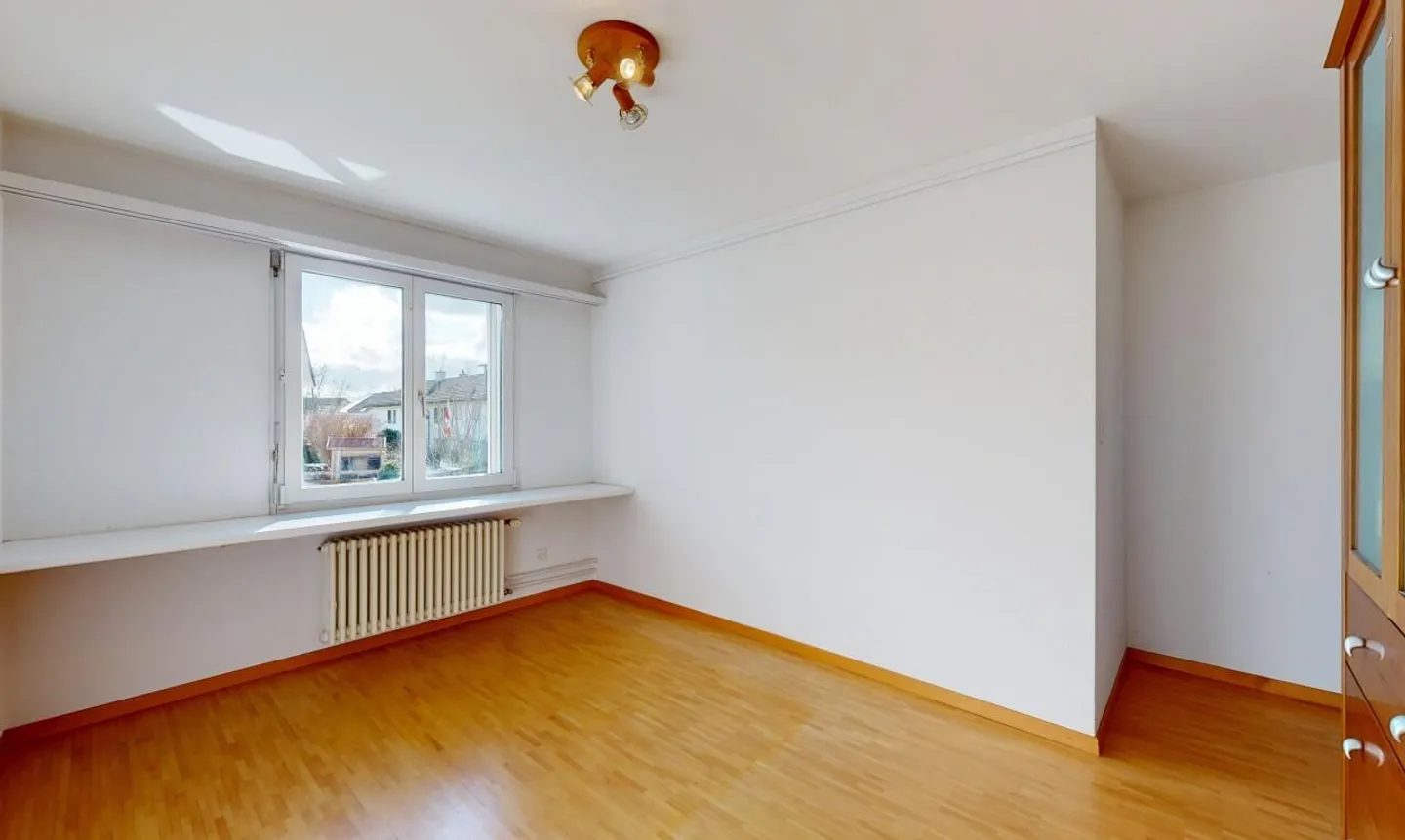 Sunny Living Happiness: 5-Room Corner Terraced House in the City of Winterthur - Photo 9 of 11