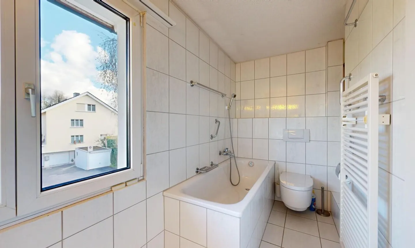 Sunny Living Happiness: 5-Room Corner Terraced House in the City of Winterthur - Photo 10 of 11