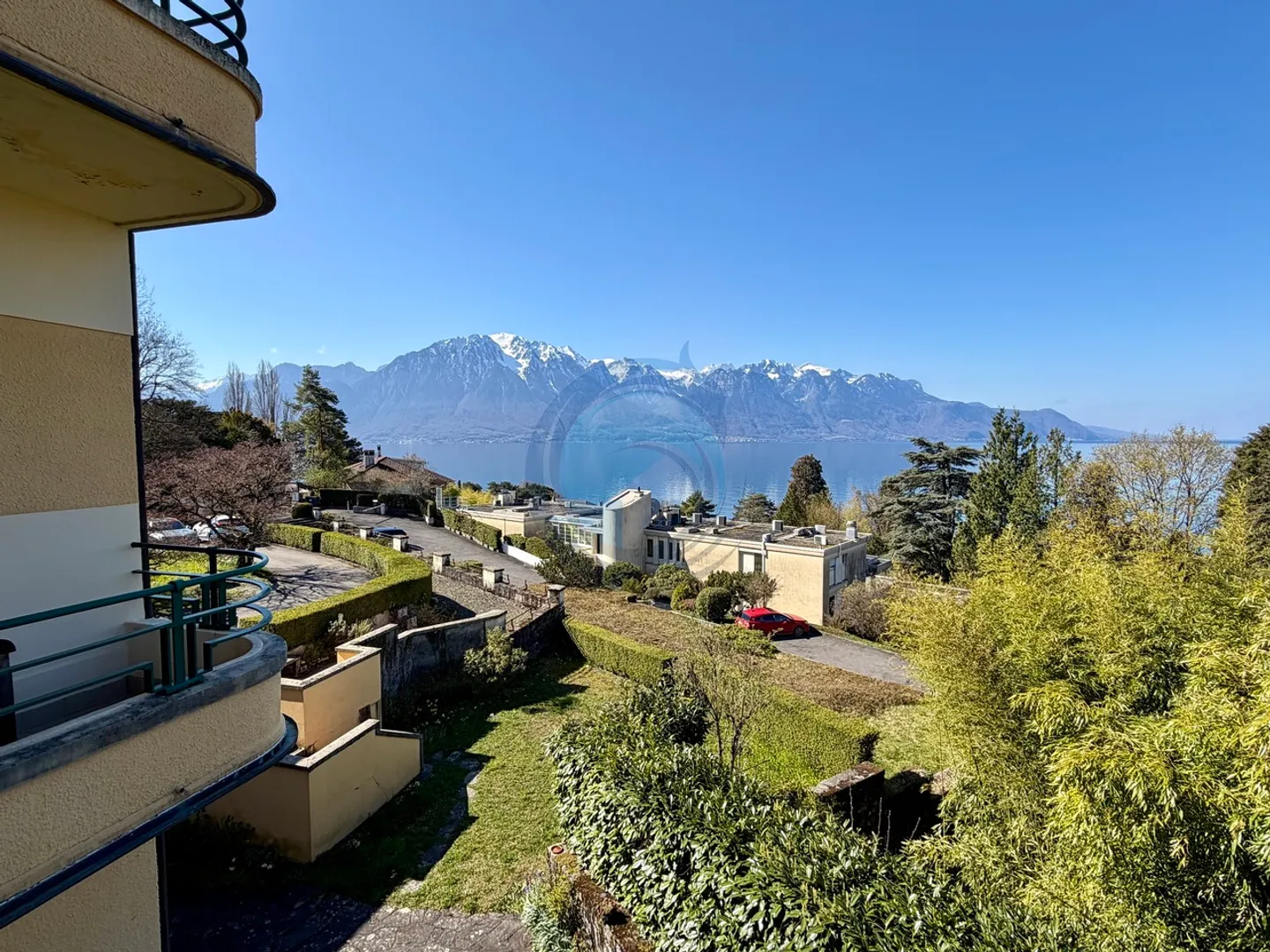 Appartement spacieux de 4,5 pièces avec bureau et vue sur le lac - Photo 1 sur 21