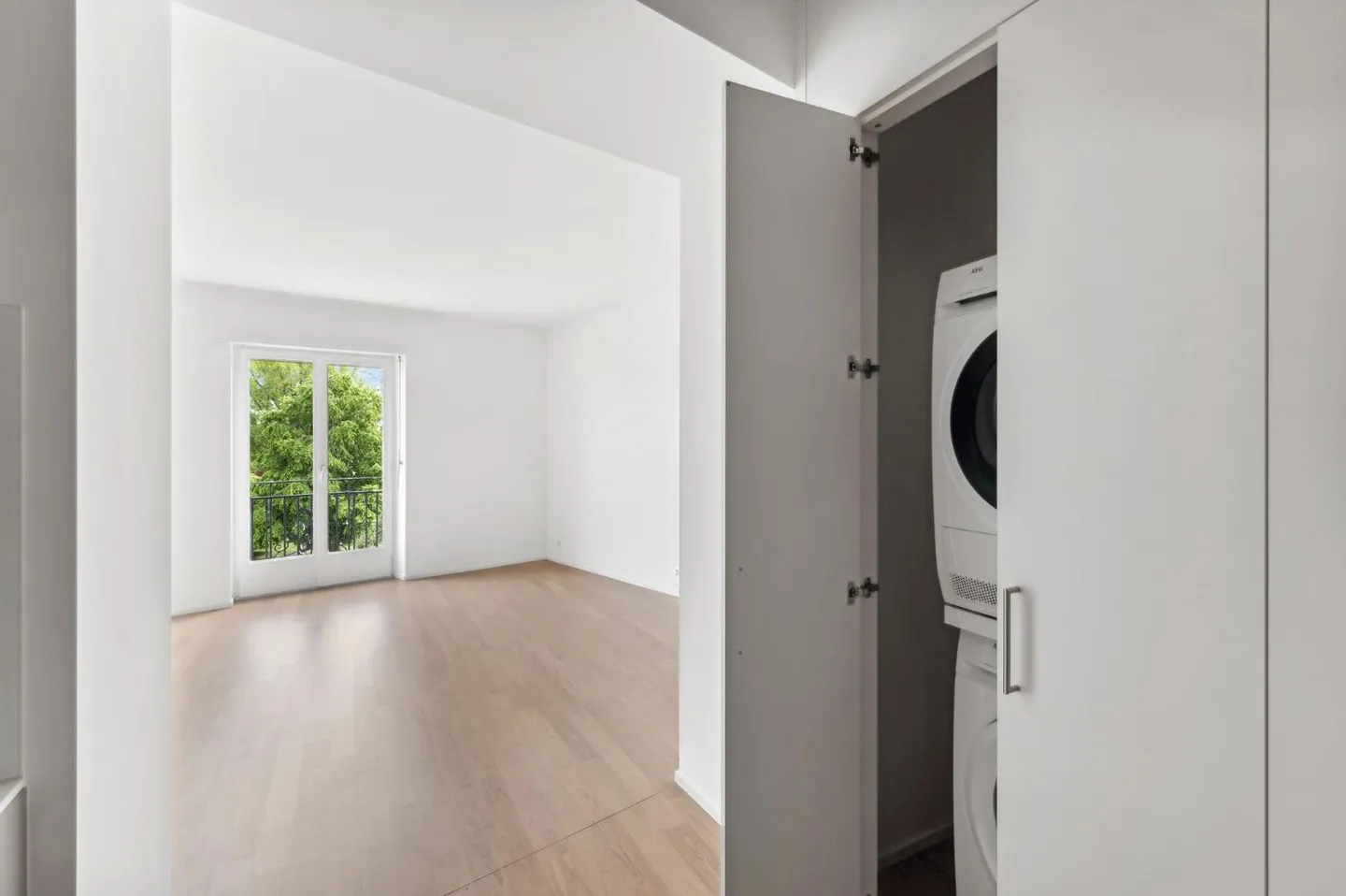 Modern Apartment with Office Space - Photo 9 of 10