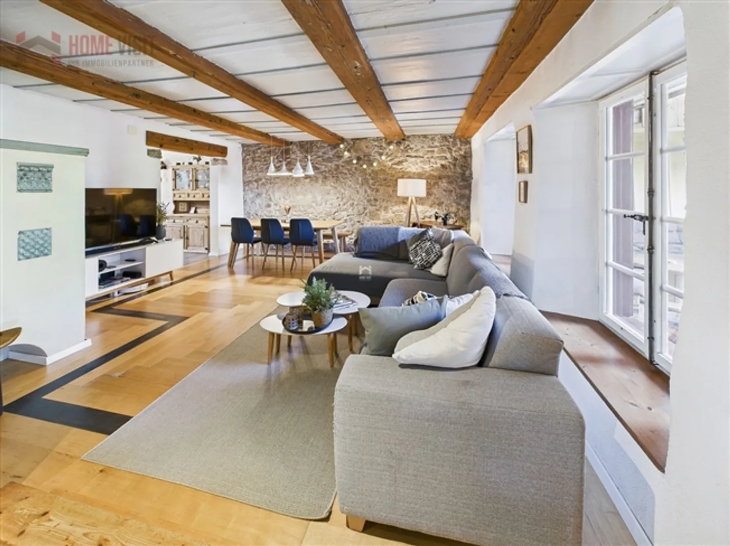 Vivre là où d'autres rêvent – Appartement de 5,5 pièces avec écurie et pâturage - Photo 3 sur 18