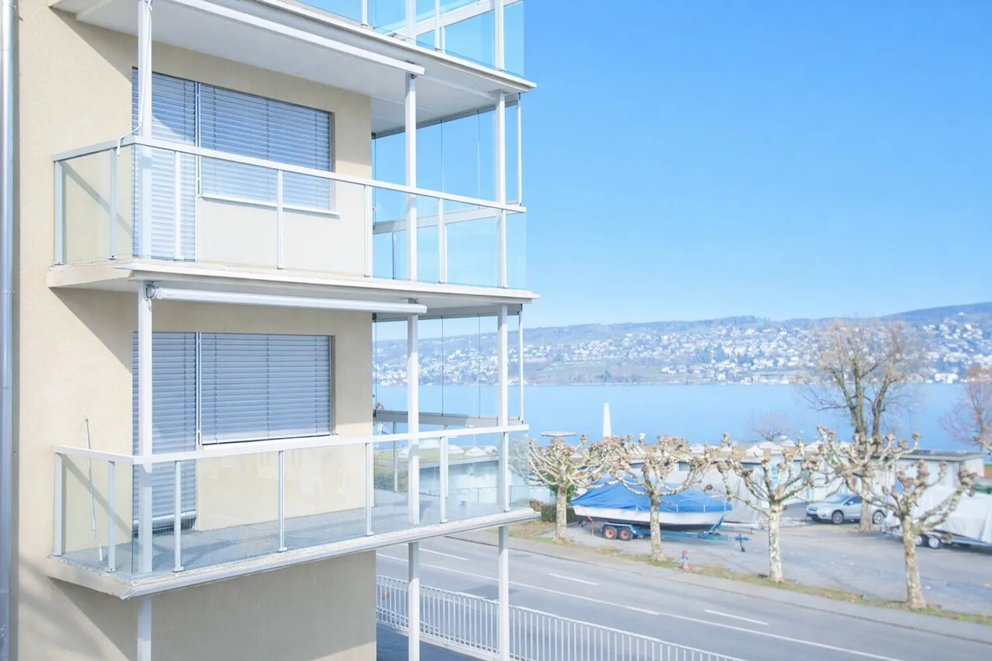 Votre nouveau chez-vous avec une vue imprenable sur le lac - Photo 1 sur 10