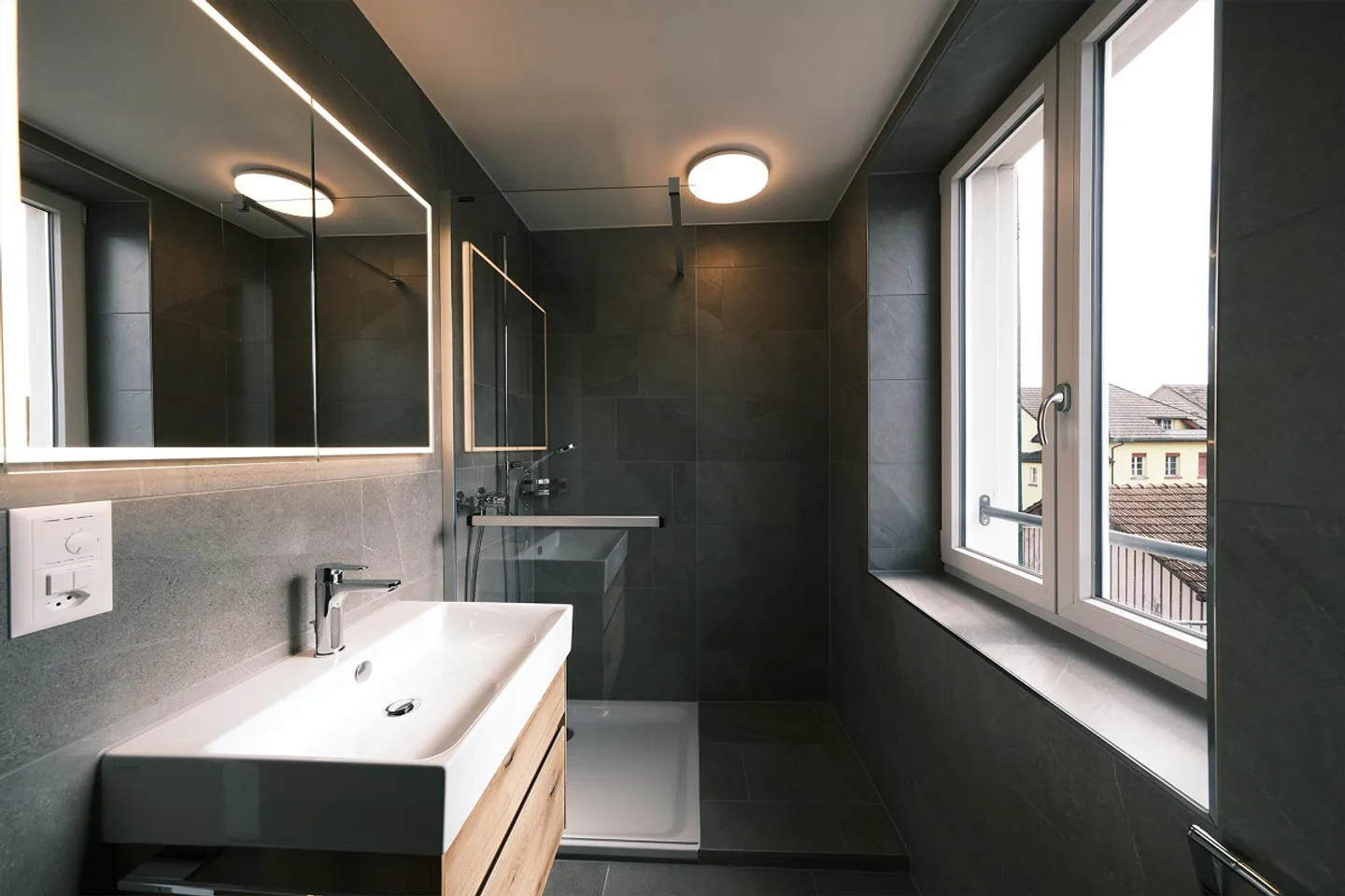 Residential and commercial building in a central location in Erlen - Photo 8 of 11