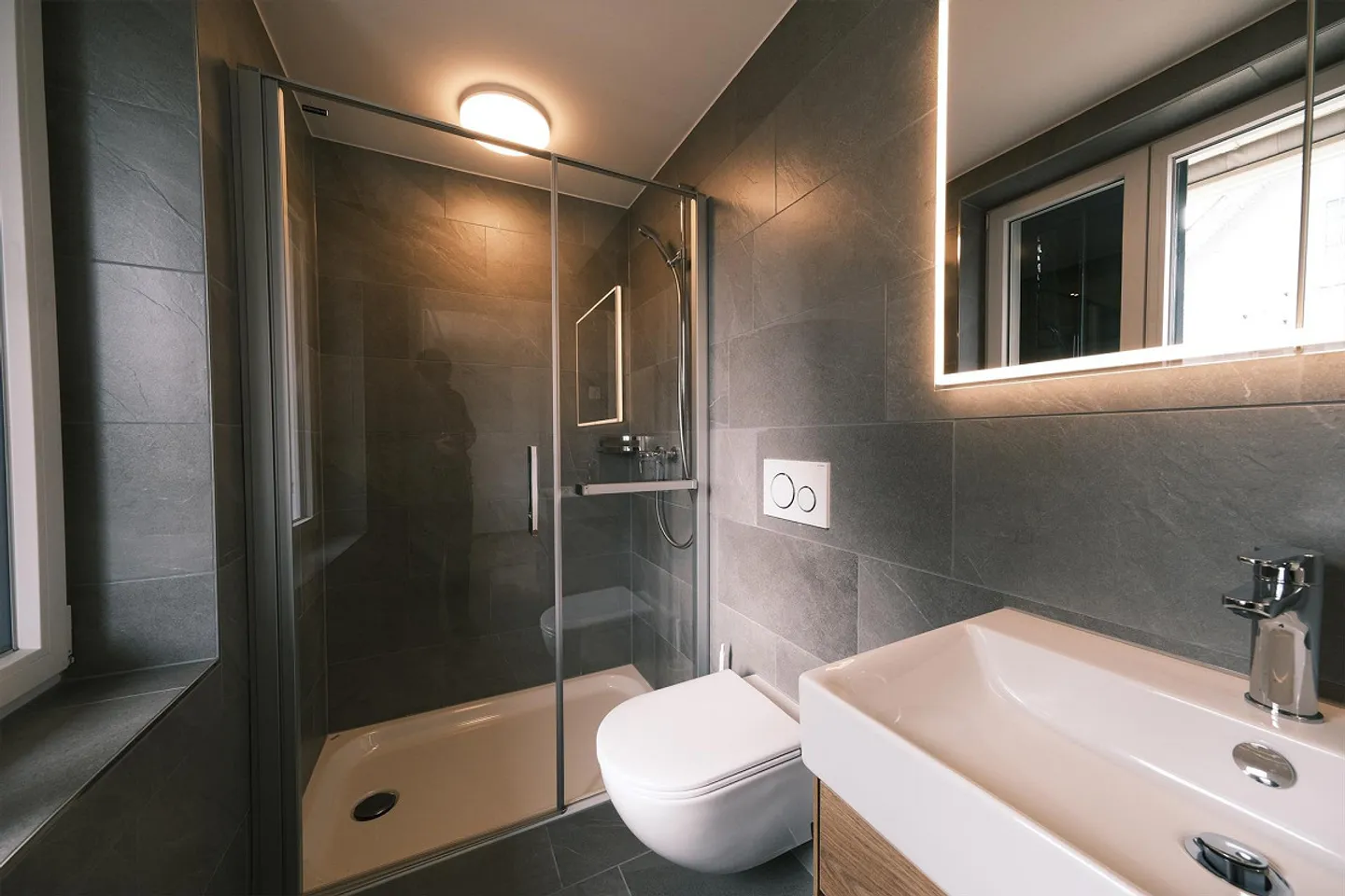 Residential and commercial building in a central location in Erlen - Photo 5 of 11
