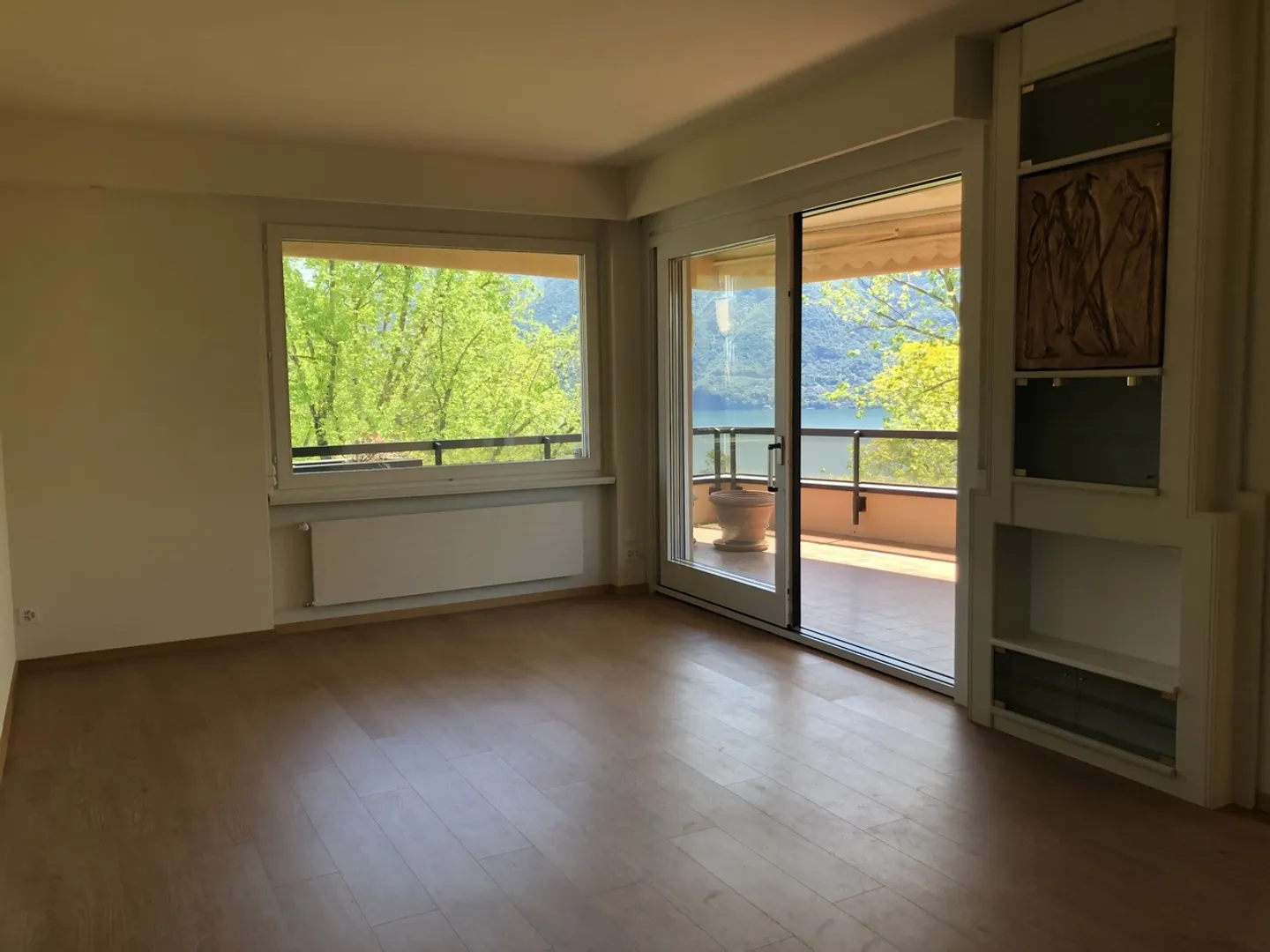 ELEGANT APARTMENT SURROUNDED BY GREENERY JUST STEPS FROM THE CENTER - Photo 8 of 19