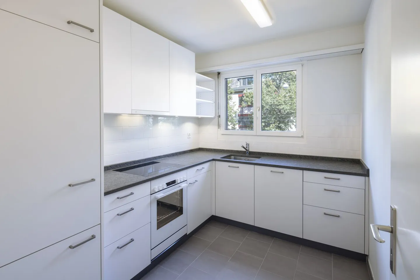 Appartamento luminoso con cucina e bagno ristrutturati nella migliore posizione - Foto 1 di 7