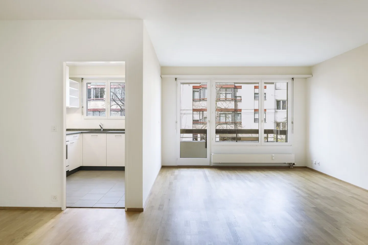 Appartamento luminoso con cucina e bagno ristrutturati nella migliore posizione - Foto 2 di 7