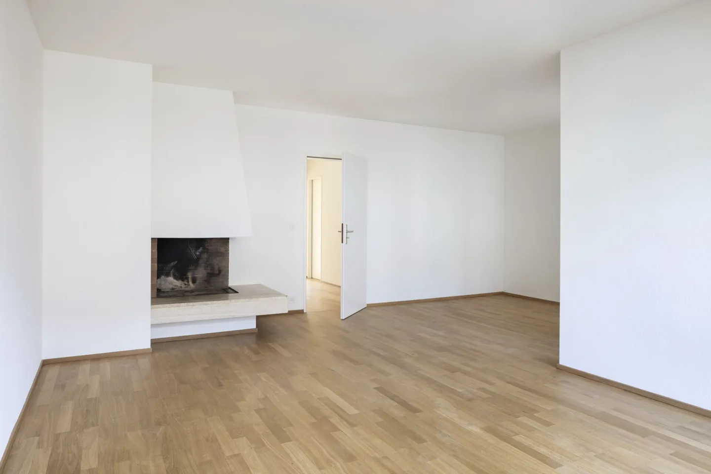 Appartamento luminoso con cucina e bagno ristrutturati nella migliore posizione - Foto 3 di 7