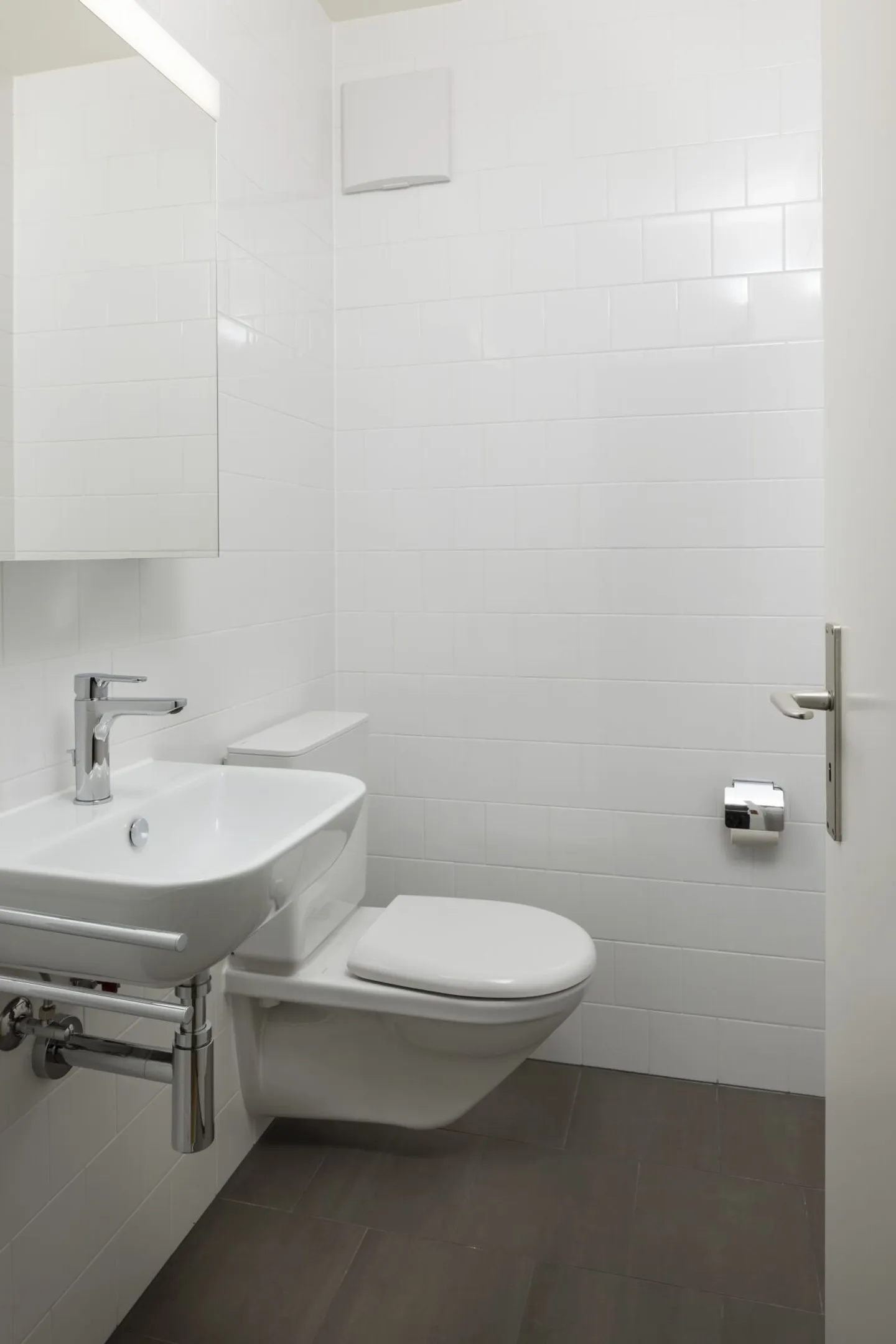 Appartamento luminoso con cucina e bagno ristrutturati nella migliore posizione - Foto 4 di 7