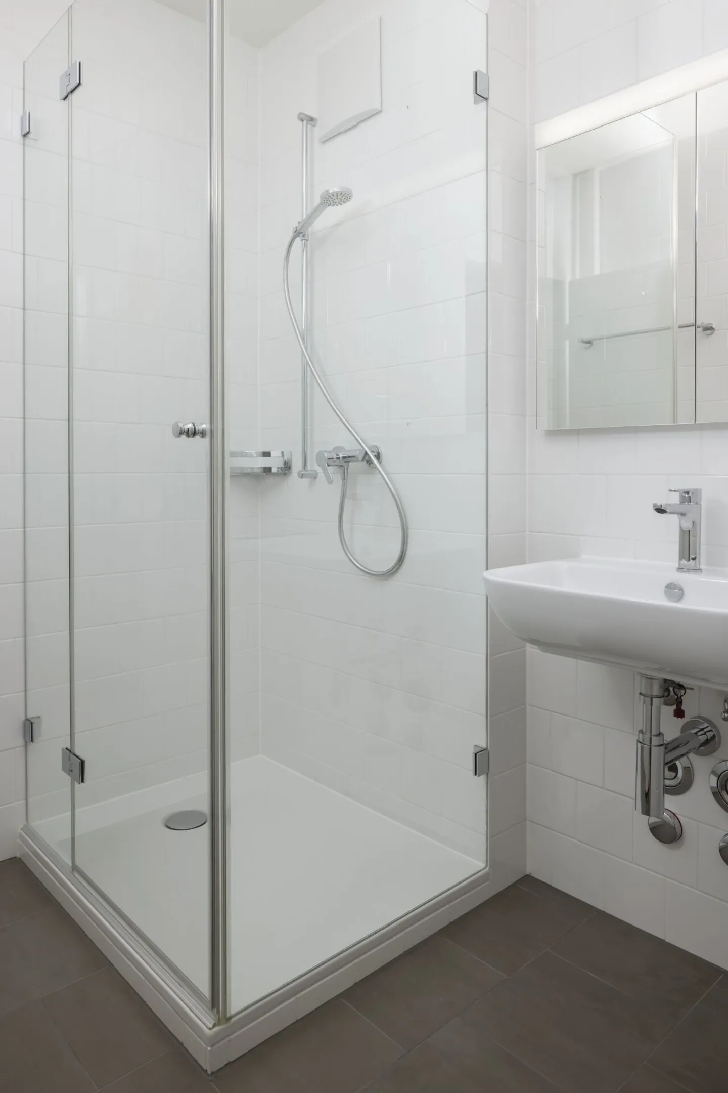 Appartamento luminoso con cucina e bagno ristrutturati nella migliore posizione - Foto 5 di 7