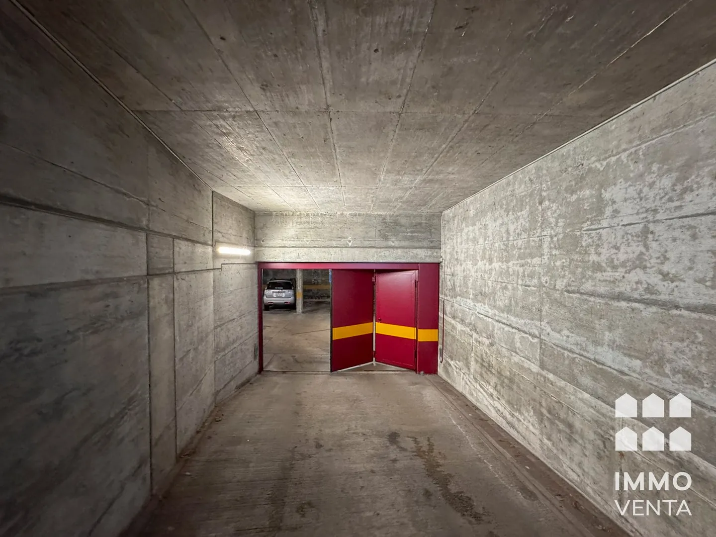 Place de parc souterraine dans un emplacement central à Bienne - Photo 1 sur 4