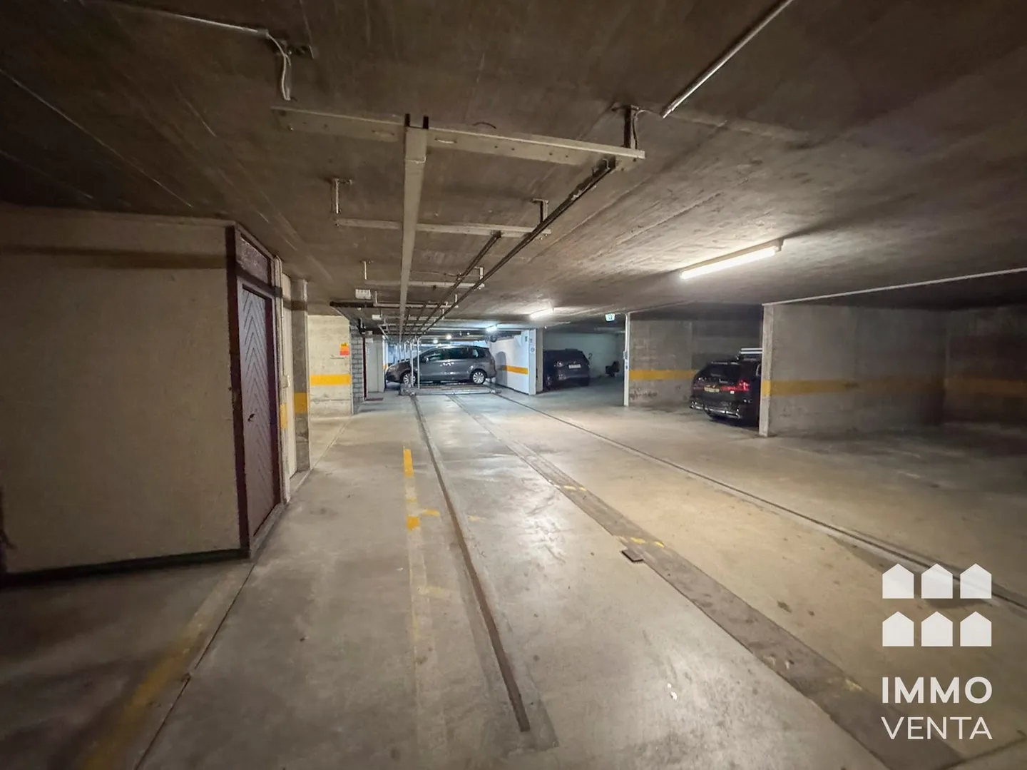 Place de parc souterraine dans un emplacement central à Bienne - Photo 2 sur 4