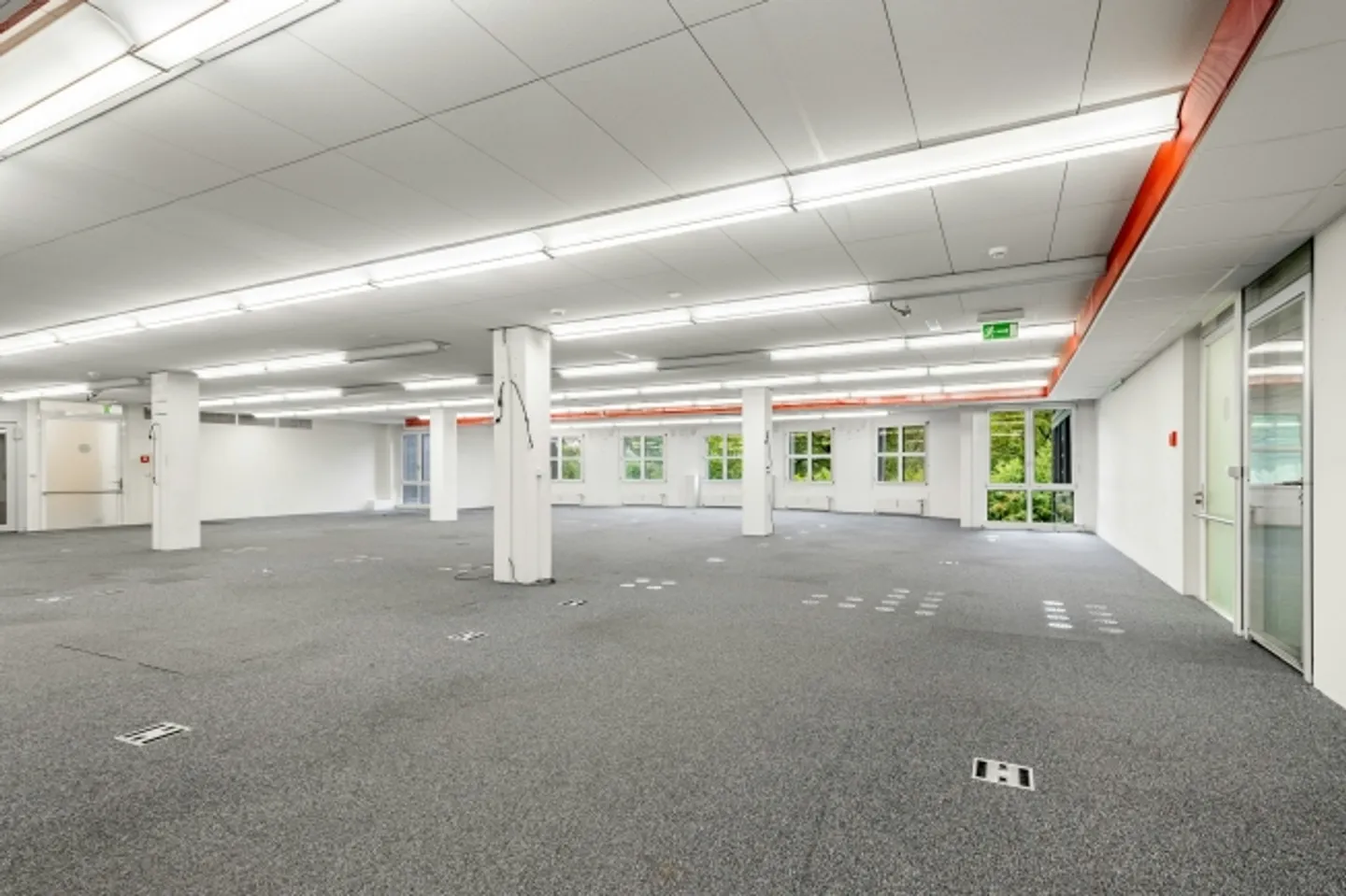 PLAZA | Espace commercial avec potentiel - 350 m² pour votre entreprise - Photo 1 sur 6