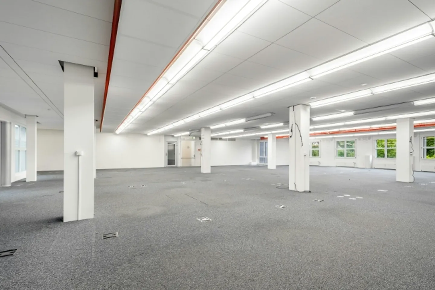 PLAZA | Espace commercial avec potentiel - 350 m² pour votre entreprise - Photo 2 sur 6