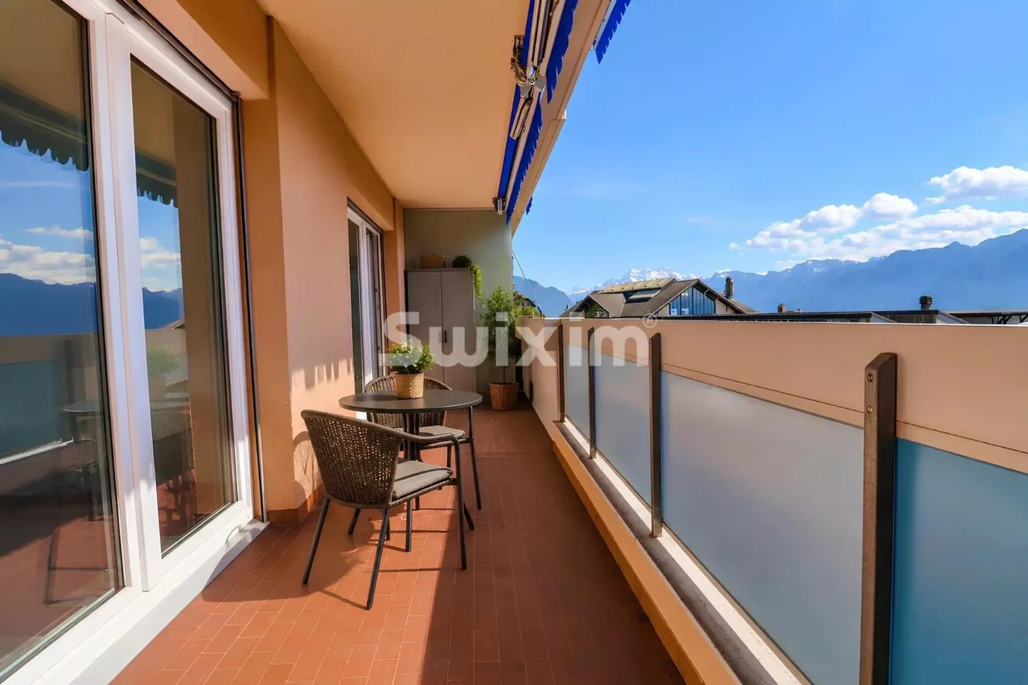 Appartement Charmant avec Vue sur le Lac - Photo 3 sur 5