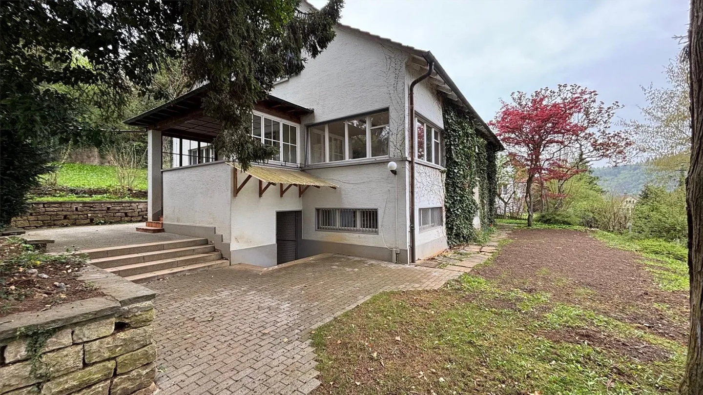 10-room villa with large garden in a sunny and quiet location - Photo 2 of 20