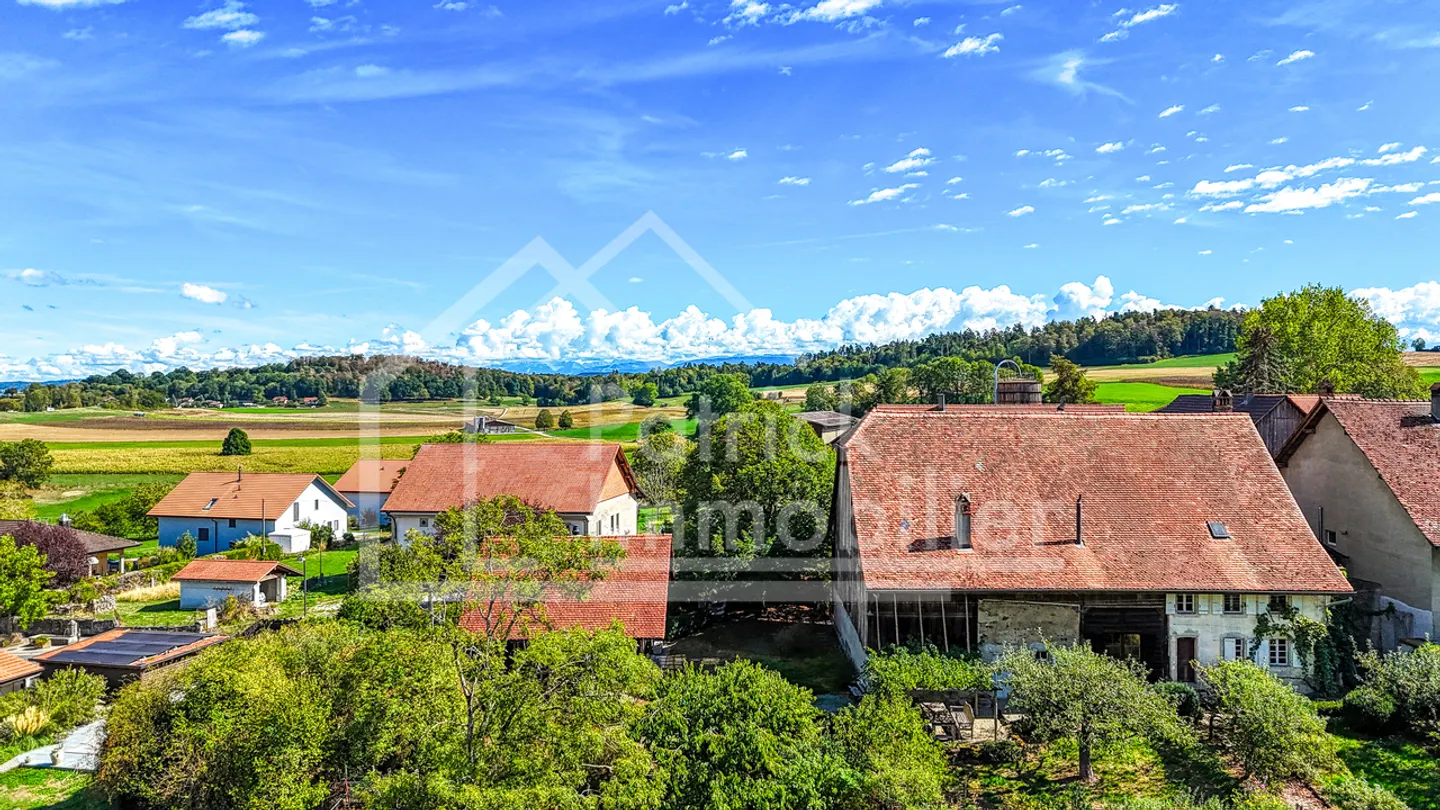 Charaktervolle Farm mit Nebengebäude auf 1'623 m² in Vesin - Foto 1 von 23